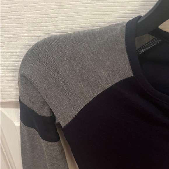 NWT Colosseum UConn Huskies Youth Long Sleeve T-Shirt - Picture 6 of 7